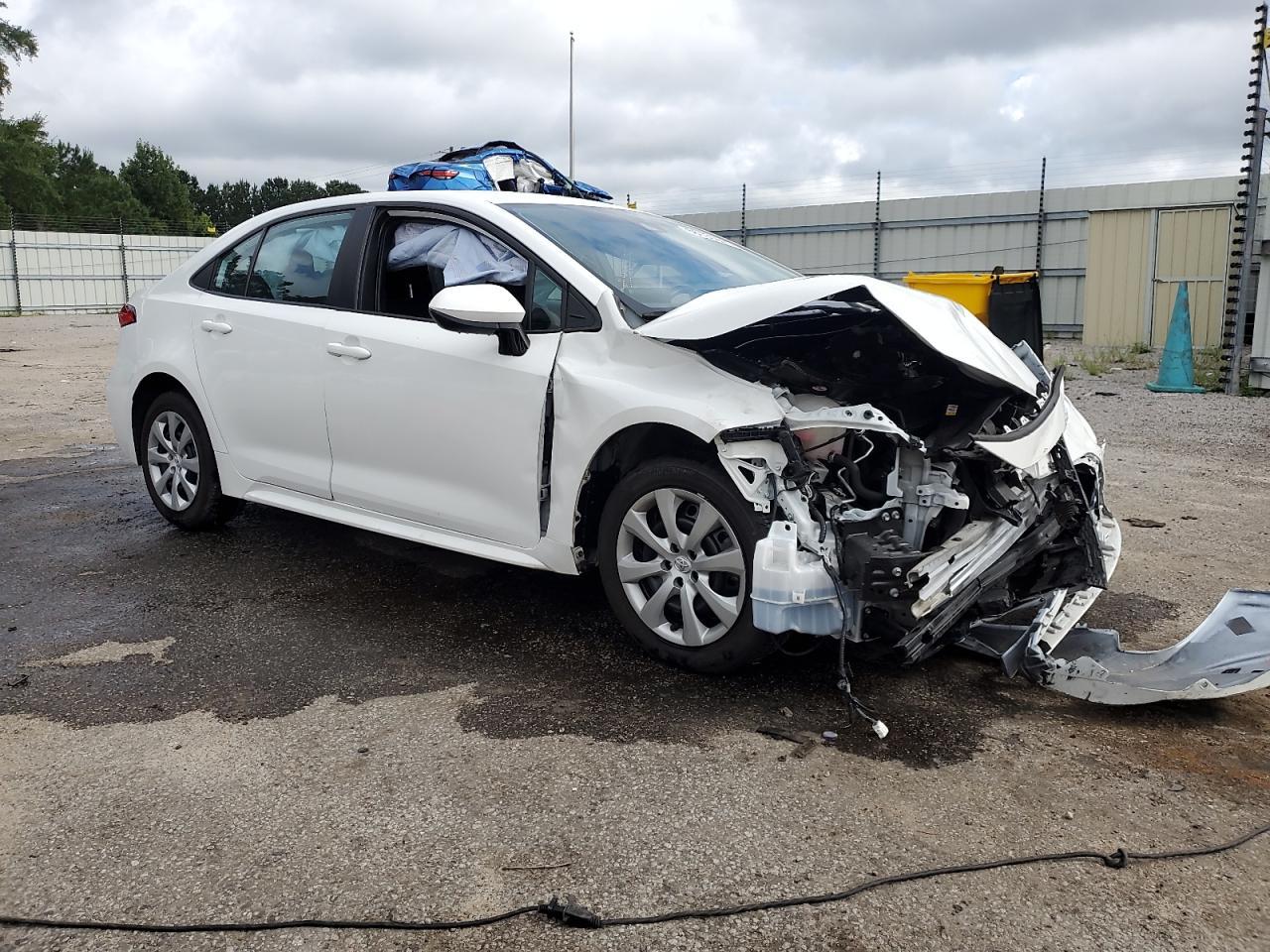 2022 Toyota Corolla Le - Image 4