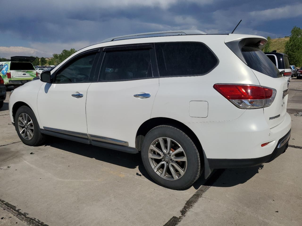 2013 Nissan Pathfinder S - Image 2