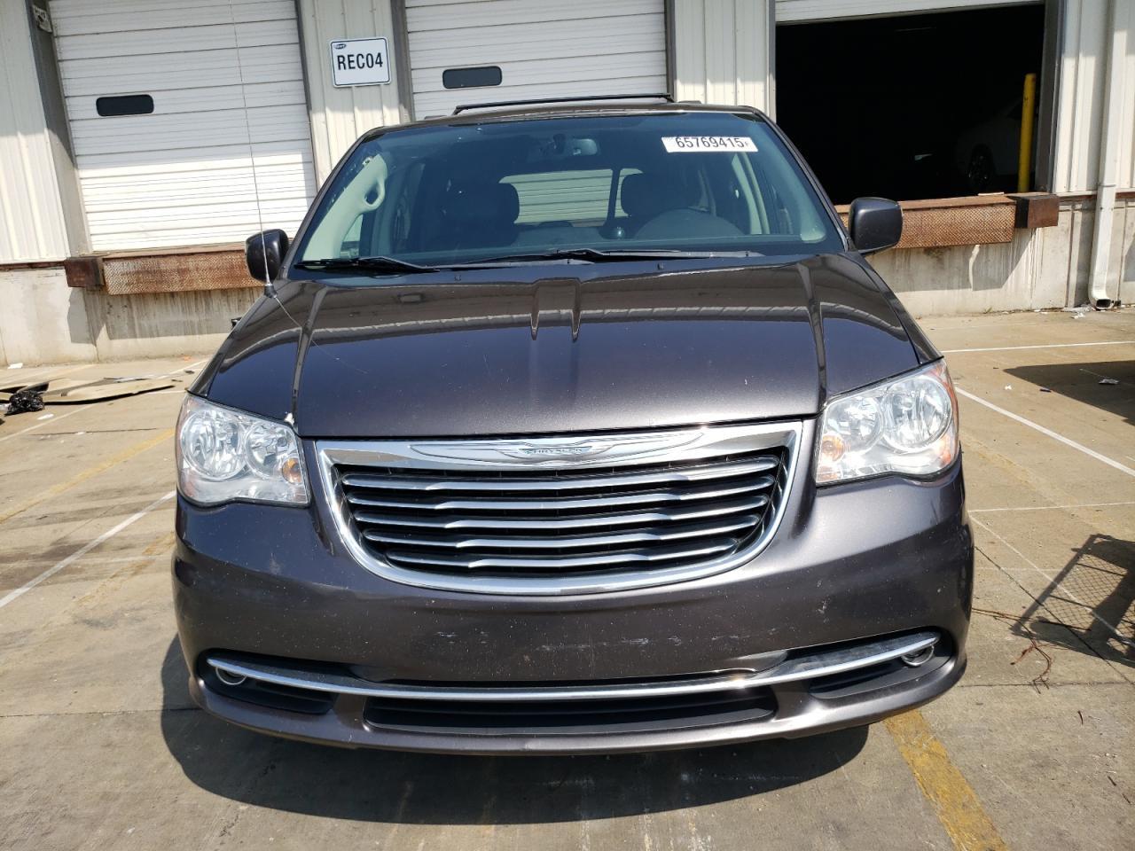 2015 Chrysler Town & Country Touring - Фото 5