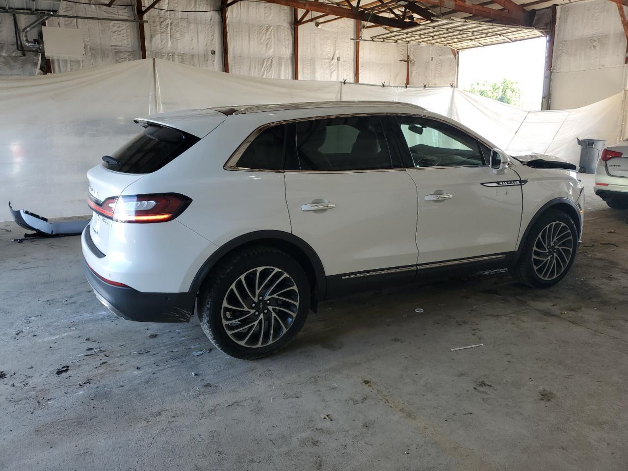 2020 Lincoln Nautilus Reserve - Image 3