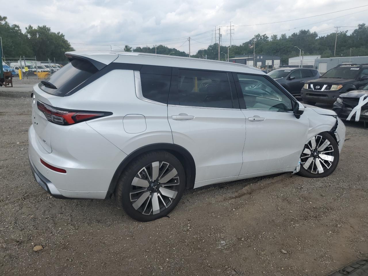 2025 Mitsubishi Outlander Sel - Image 3