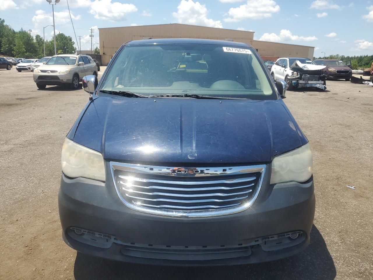 2012 Chrysler Town & Country Touring L - Фото 5