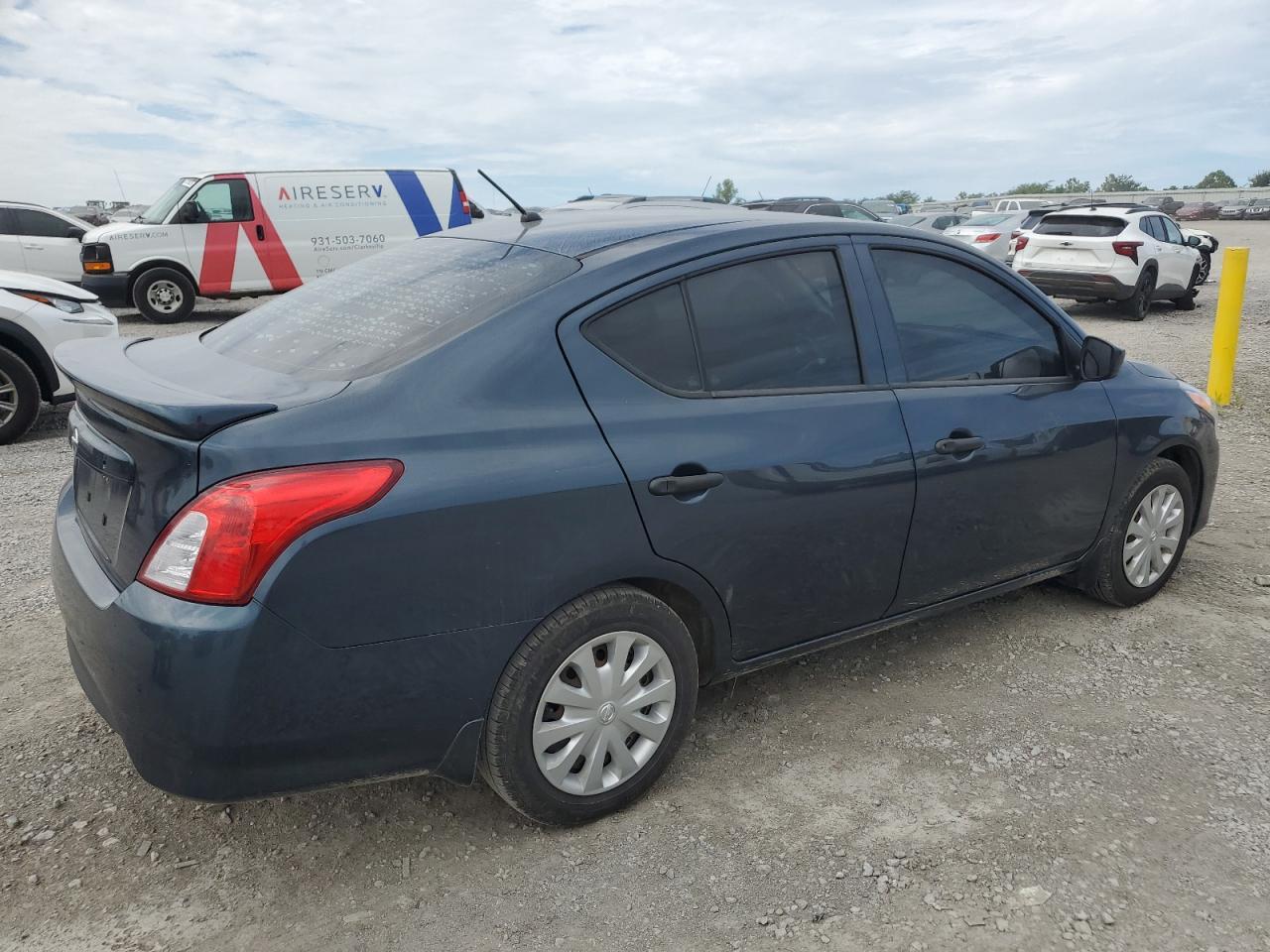 2017 Nissan Versa S - Фото 3