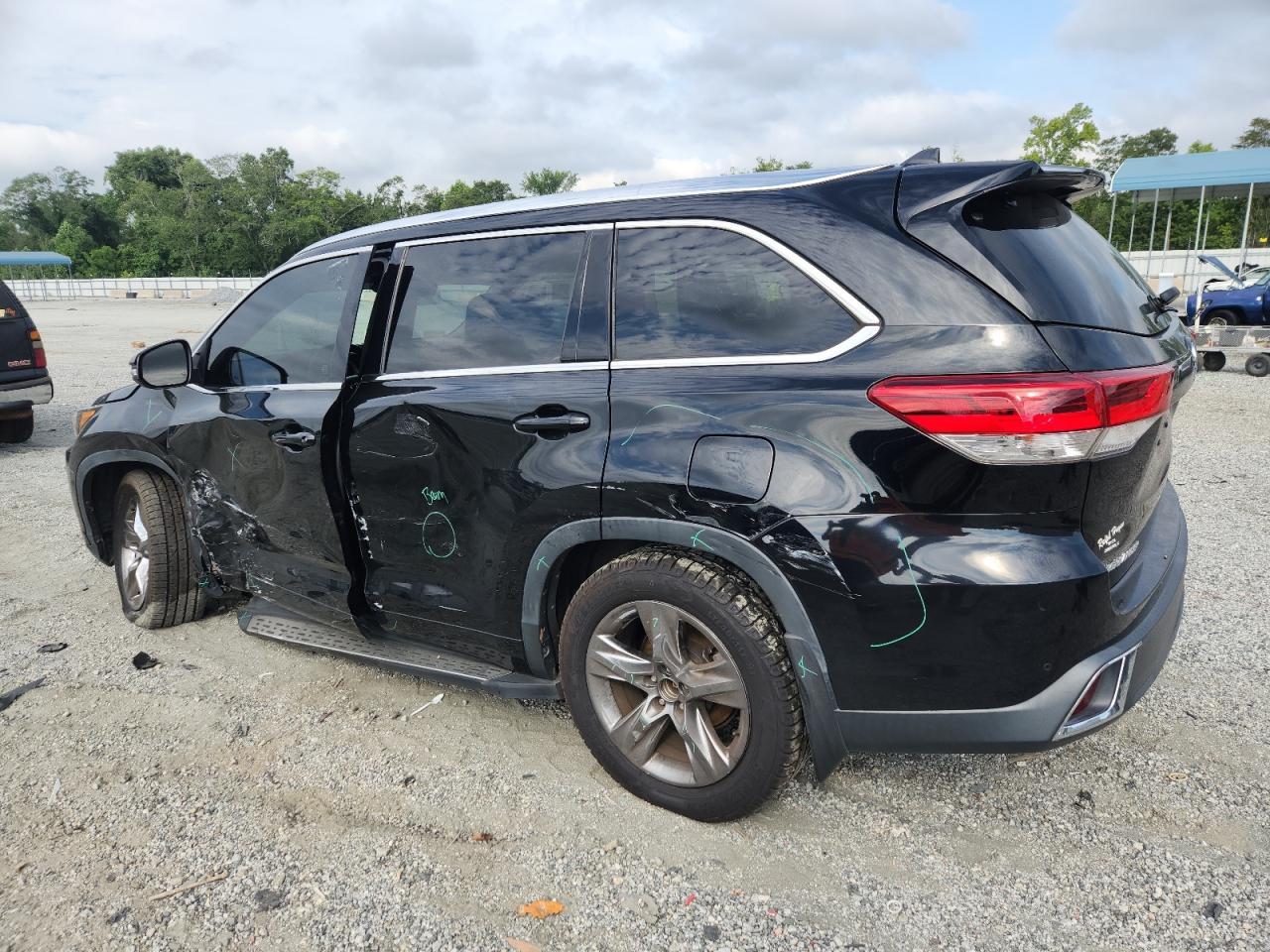 2019 Toyota Highlander Limited - Image 2