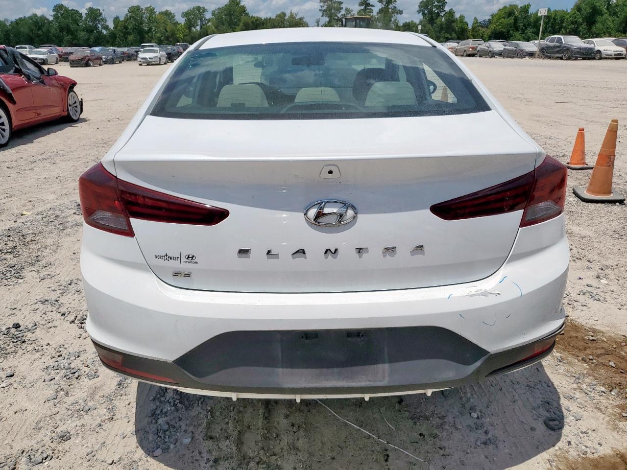 2020 Hyundai Elantra Se - Image 6