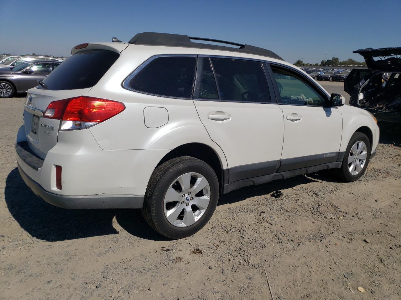 2011 Subaru Outback 2.5I Limited - Фото 3