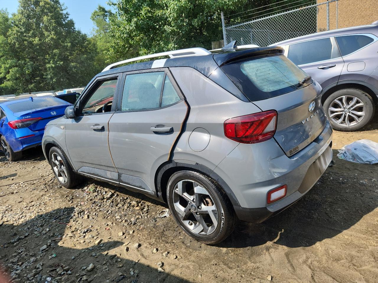 2022 Hyundai Venue Sel - Image 2