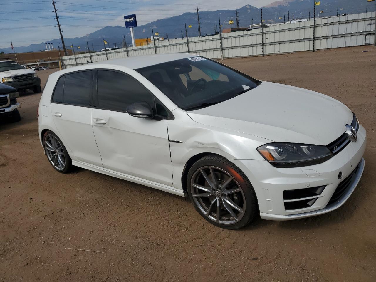 2017 Volkswagen Golf R - Image 4