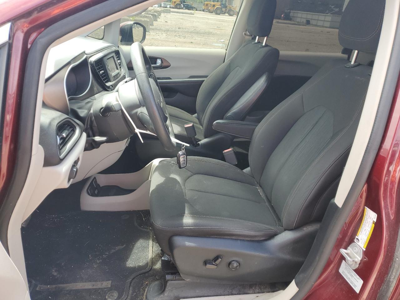2017 Chrysler Pacifica Touring - Image 7