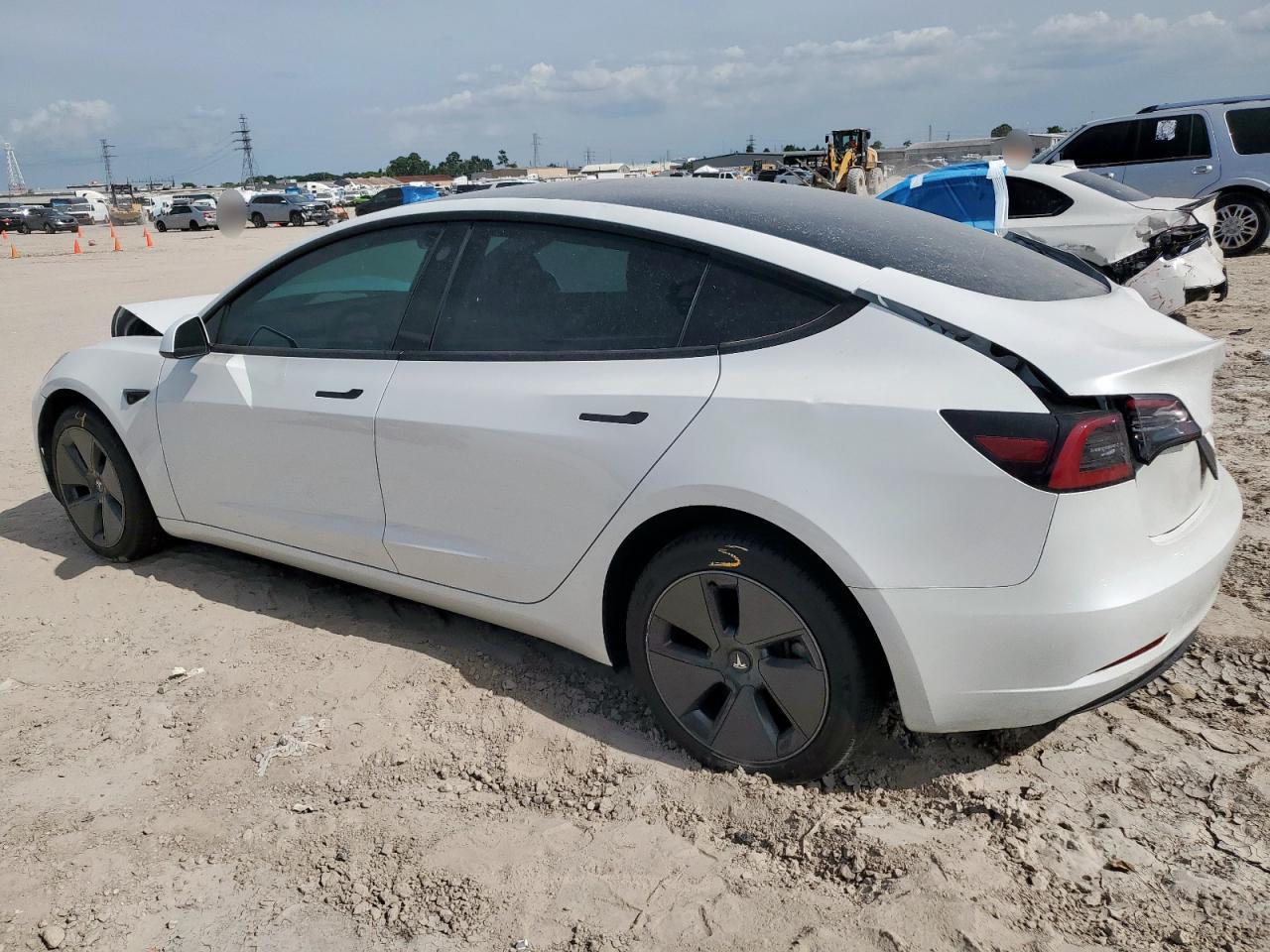 2023 Tesla Model 3 - Фото 2