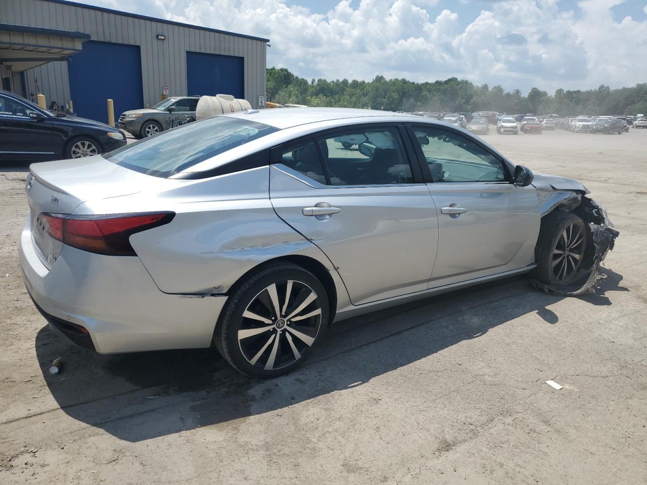 2022 Nissan Altima Sr - Image 3