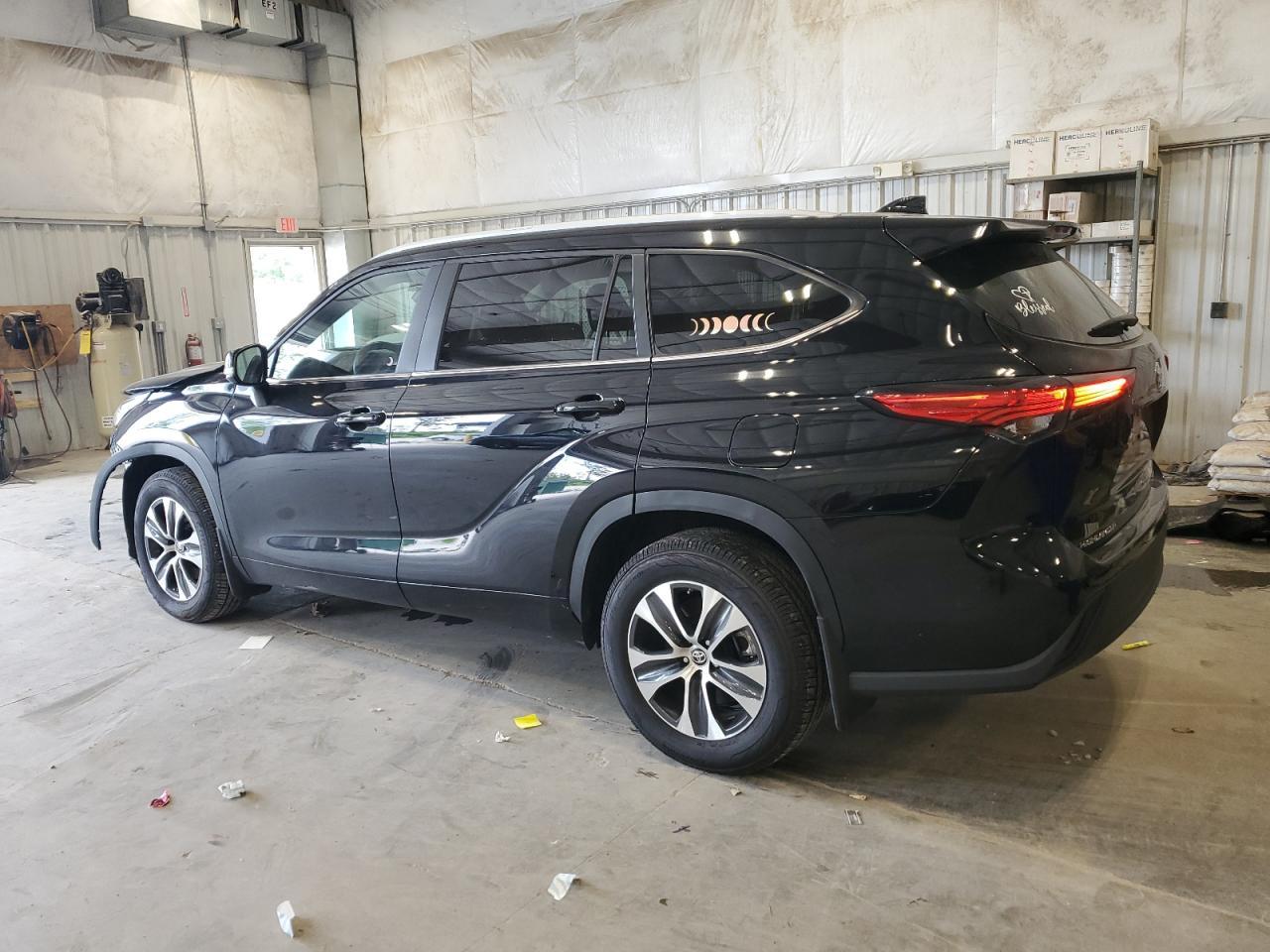 2023 Toyota Highlander L - Фото 2