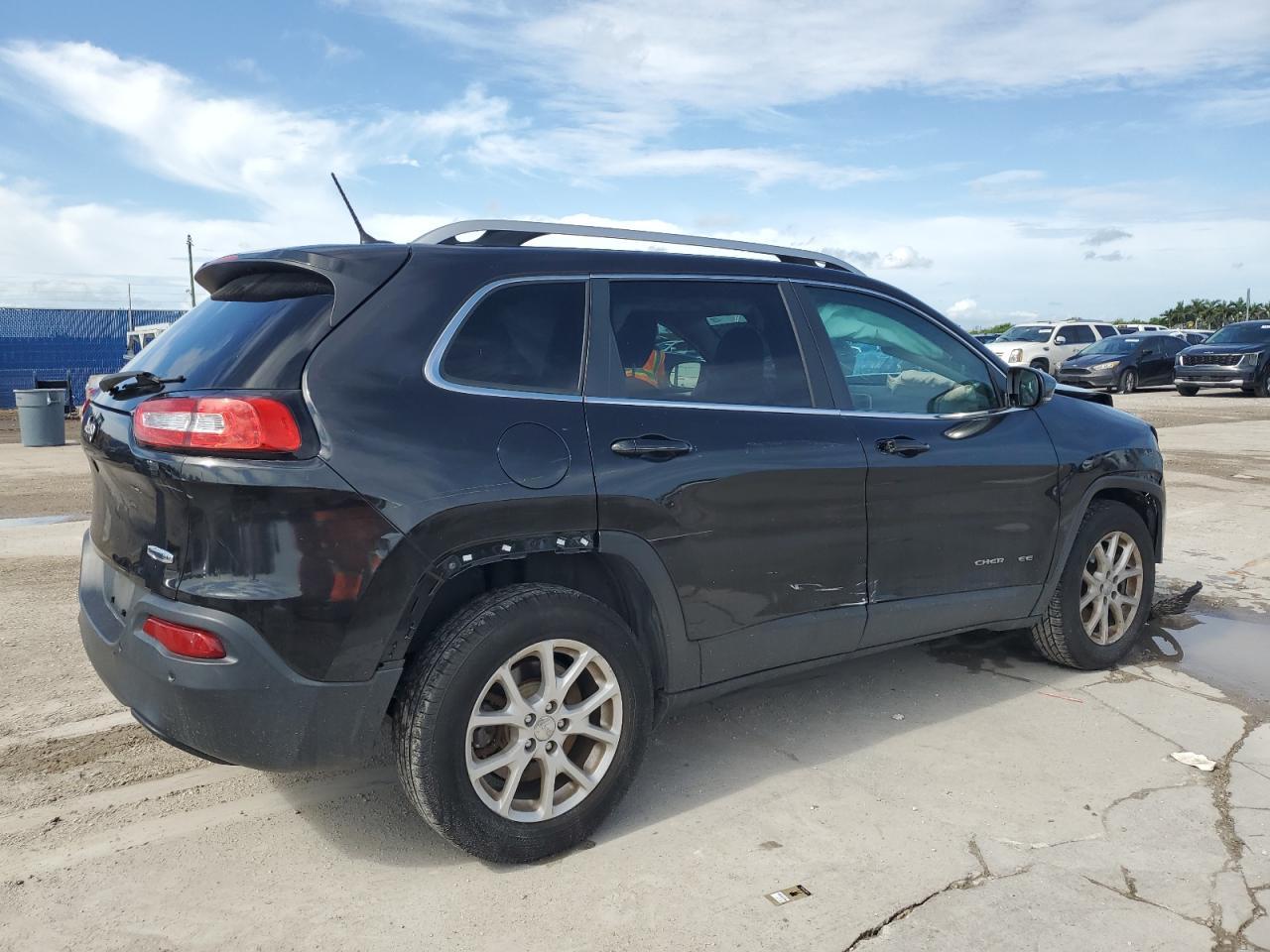 2016 Jeep Cherokee Latitude - Image 3