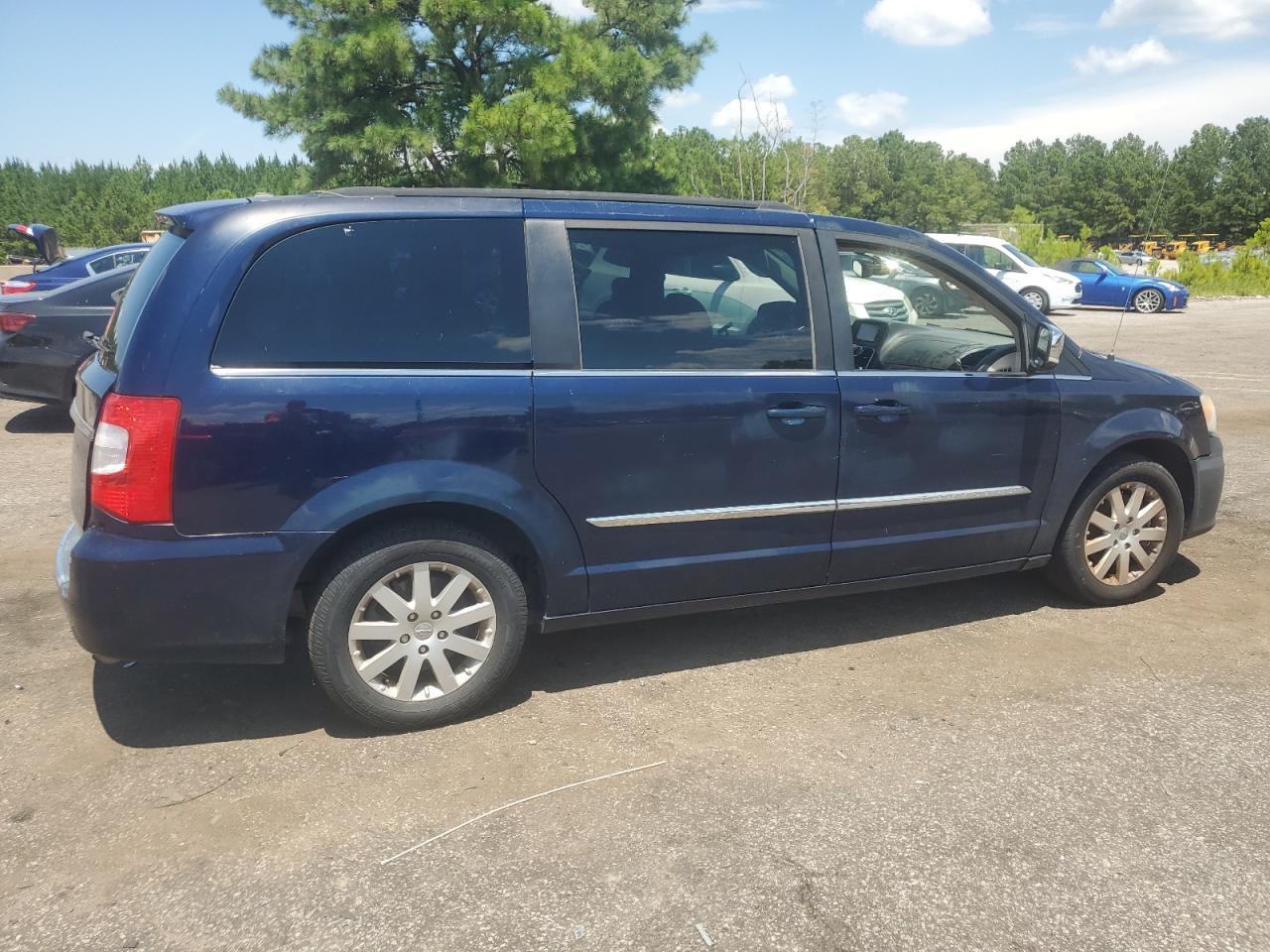 2012 Chrysler Town & Country Touring L - Фото 3