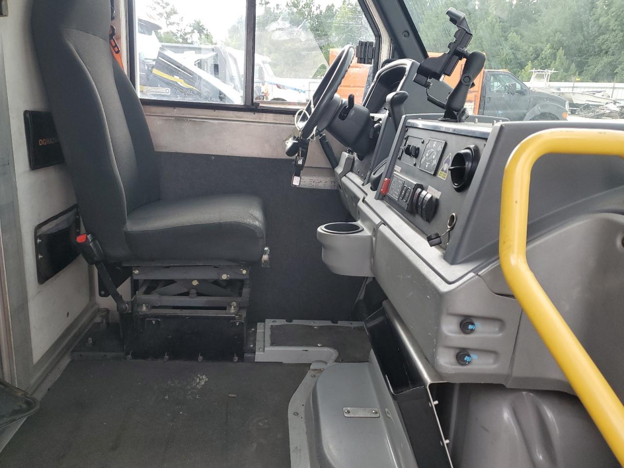 2018 Isuzu Npr - Image 7