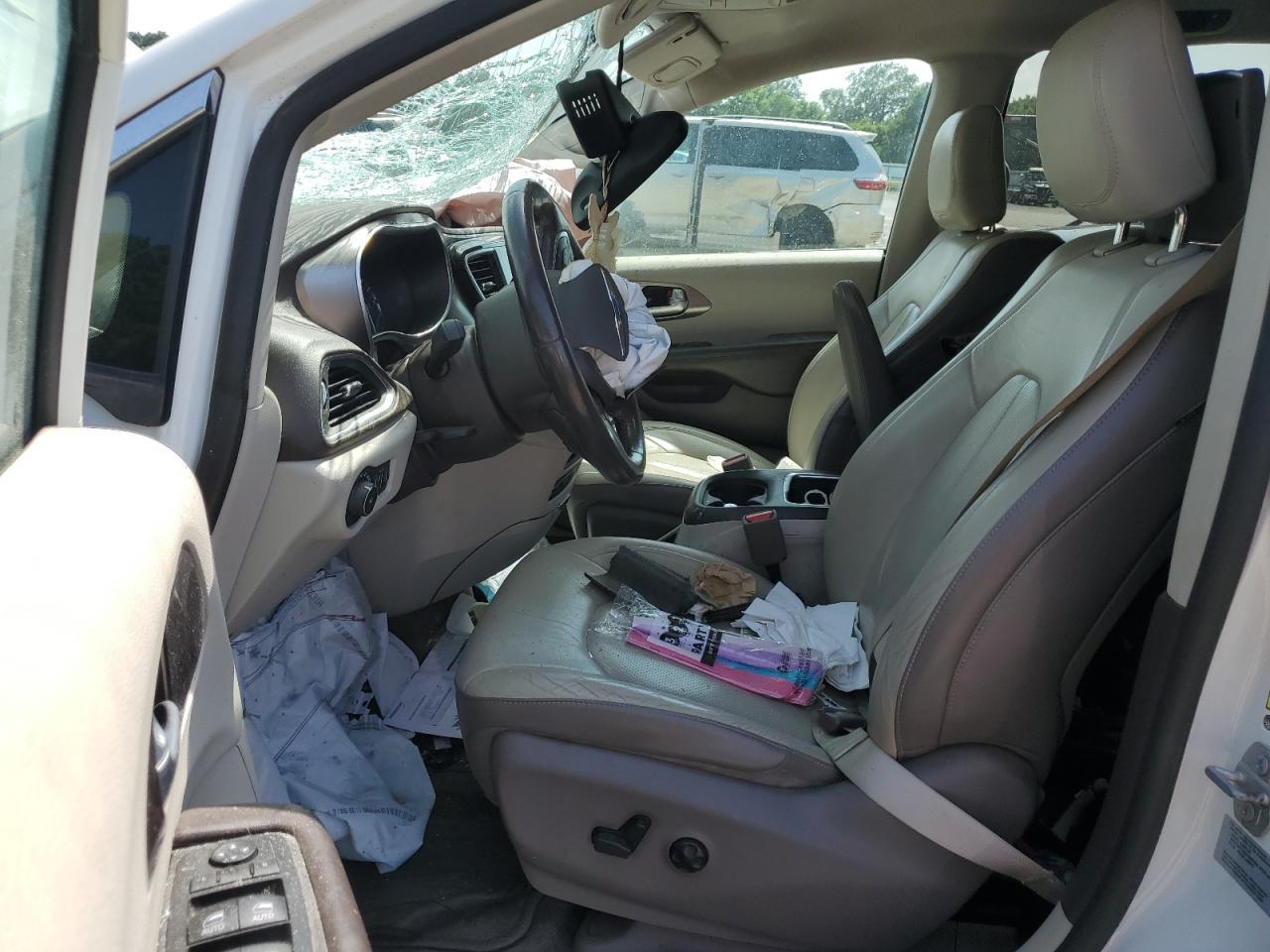 2017 Chrysler Pacifica Touring L Plus - Image 7
