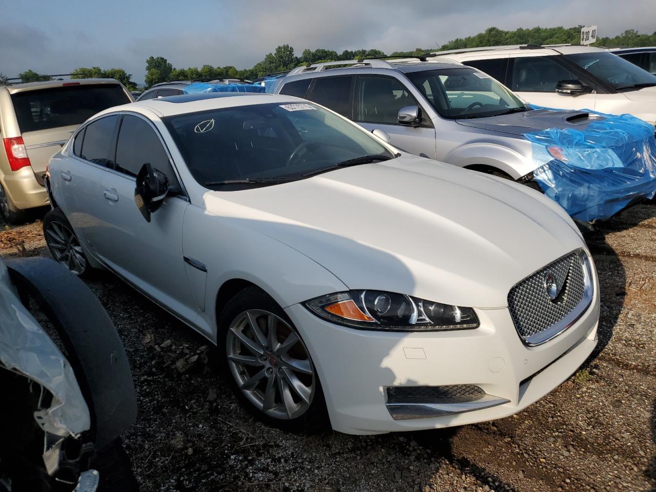 2015 Jaguar Xf 2.0T Premium - Image 4