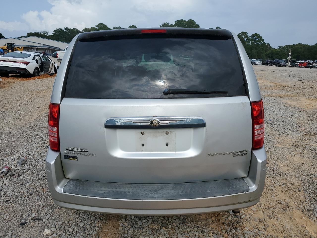 2010 Chrysler Town & Country Lx - Фото 6