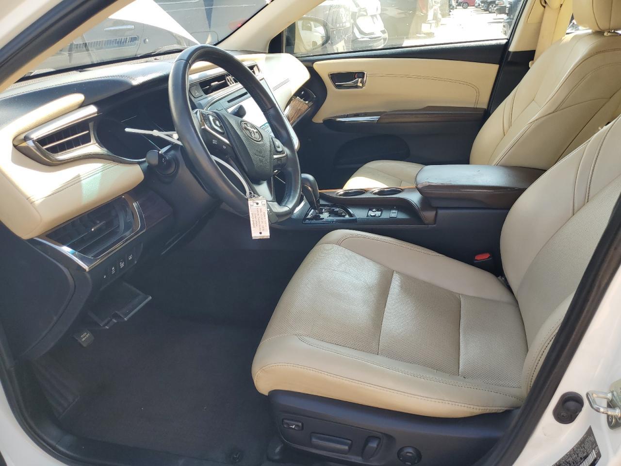 2015 Toyota Avalon Hybrid - Image 7