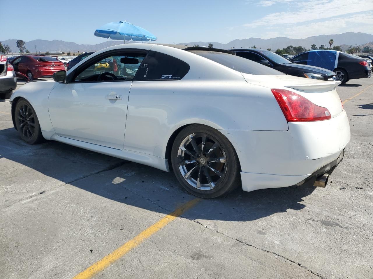 2011 Infiniti G37 Base - Фото 2