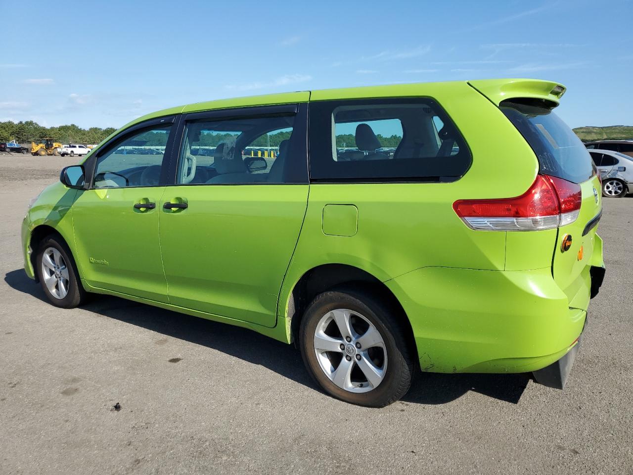 2014 Toyota Sienna - Фото 2