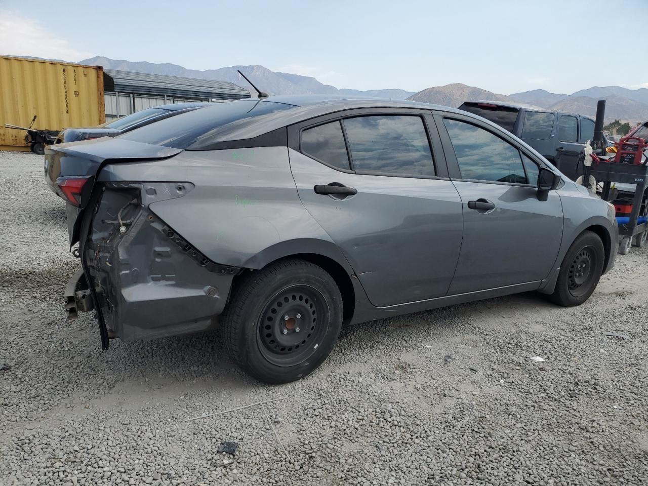 2021 Nissan Versa S - Фото 3