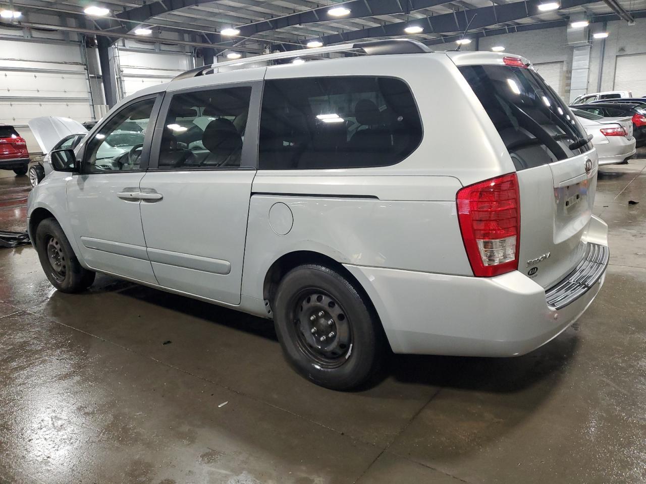 2012 Kia Sedona Lx - Image 2