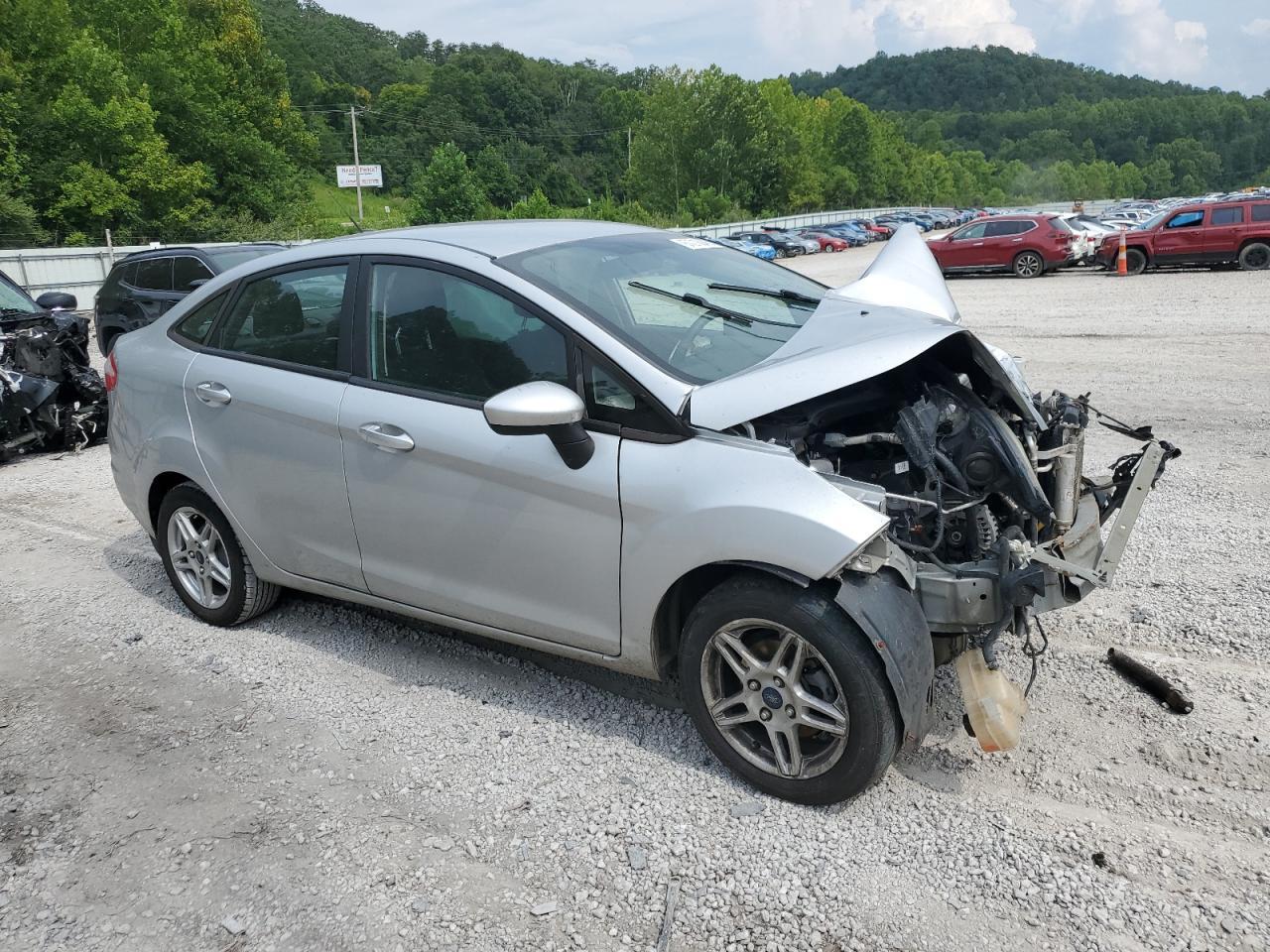 2018 Ford Fiesta Se - Фото 4