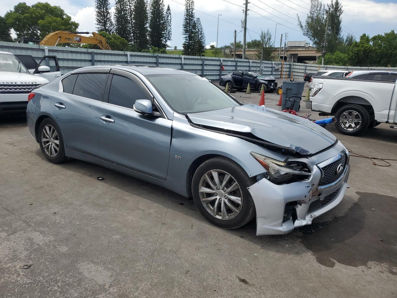 2017 Infiniti Q50 Premium - Image 4