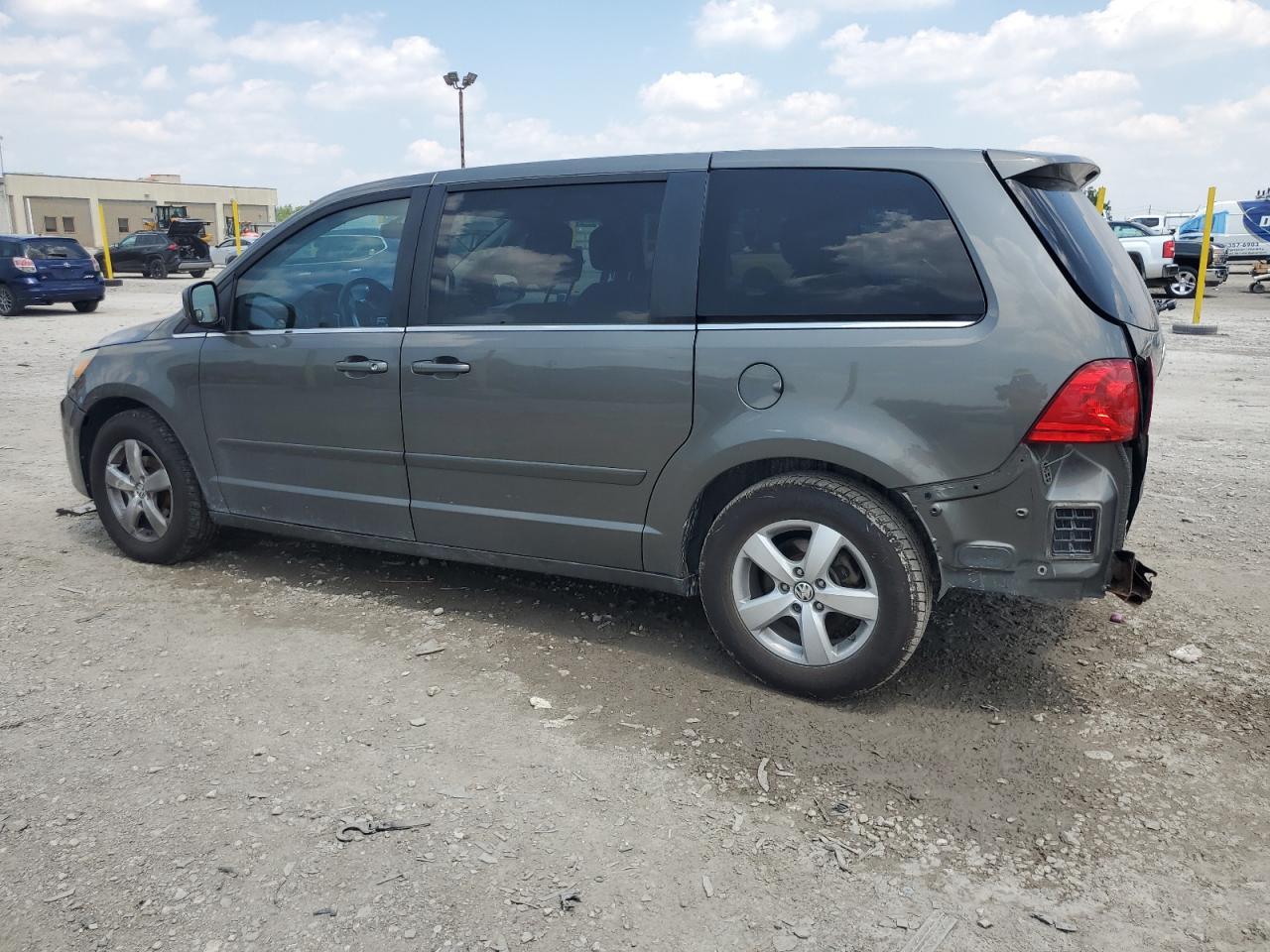 2010 Volk Routan Se - Image 2
