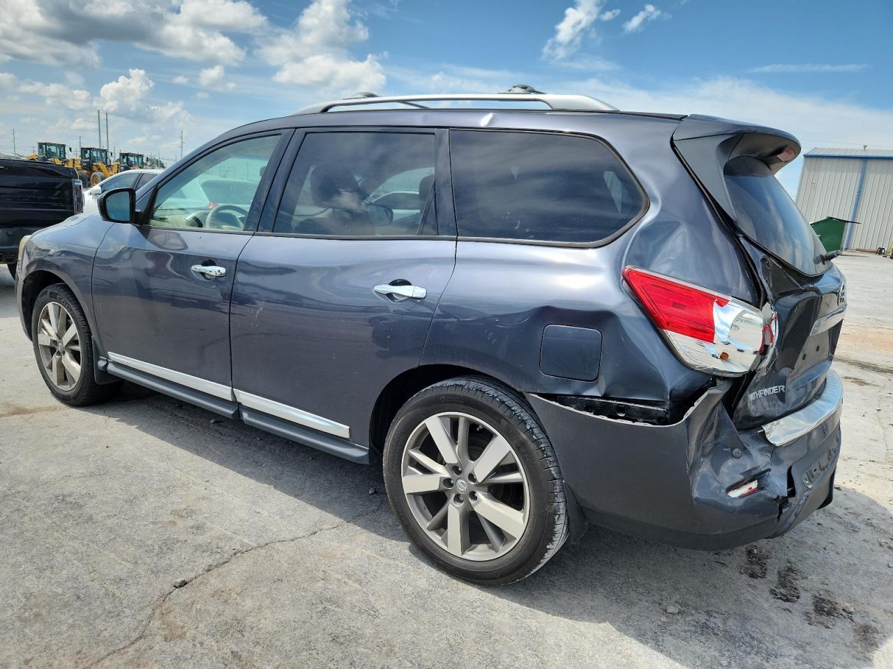 2014 Nissan Pathfinder S - Image 2