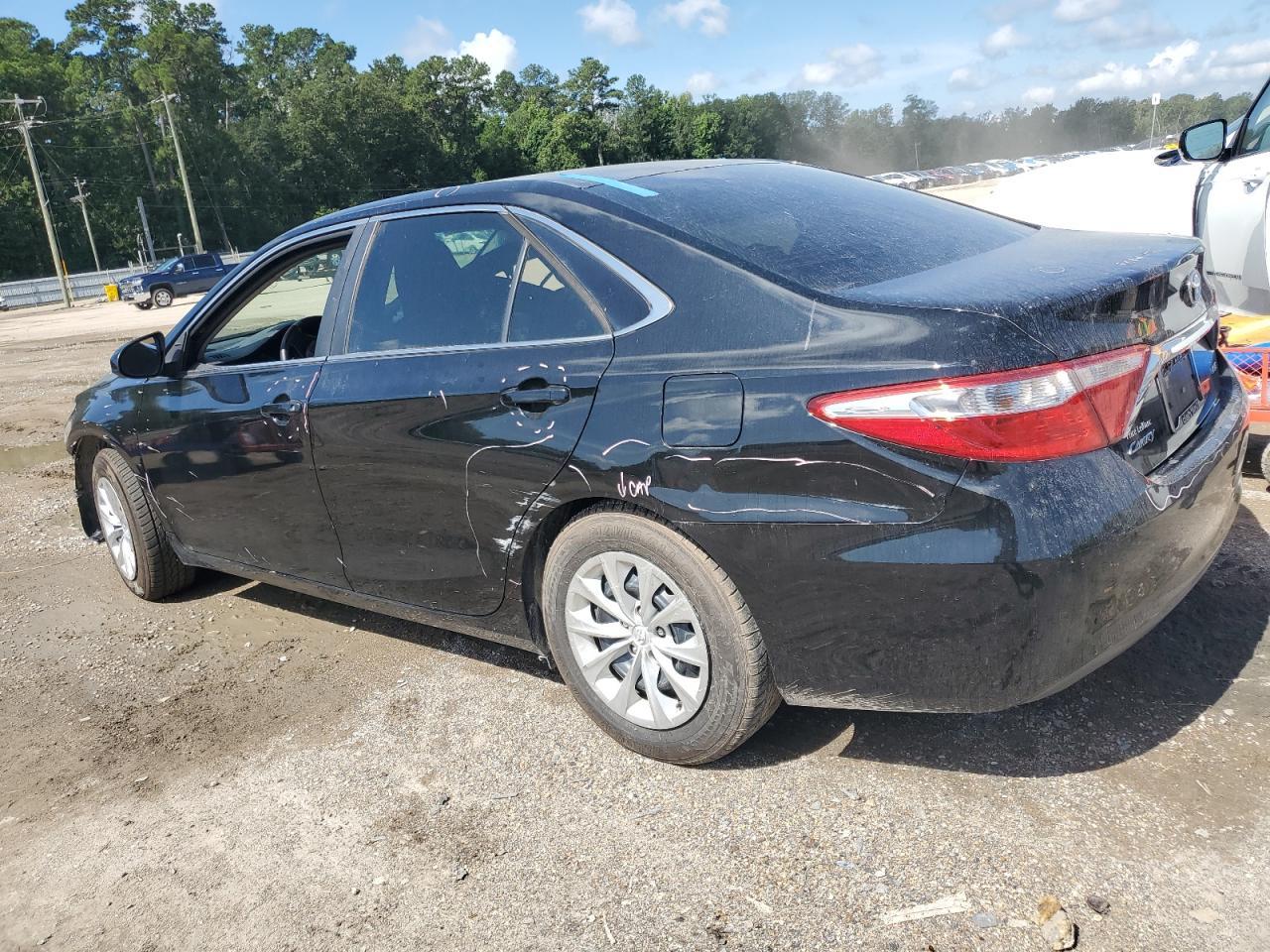 2016 Toyota Camry Le - Фото 2