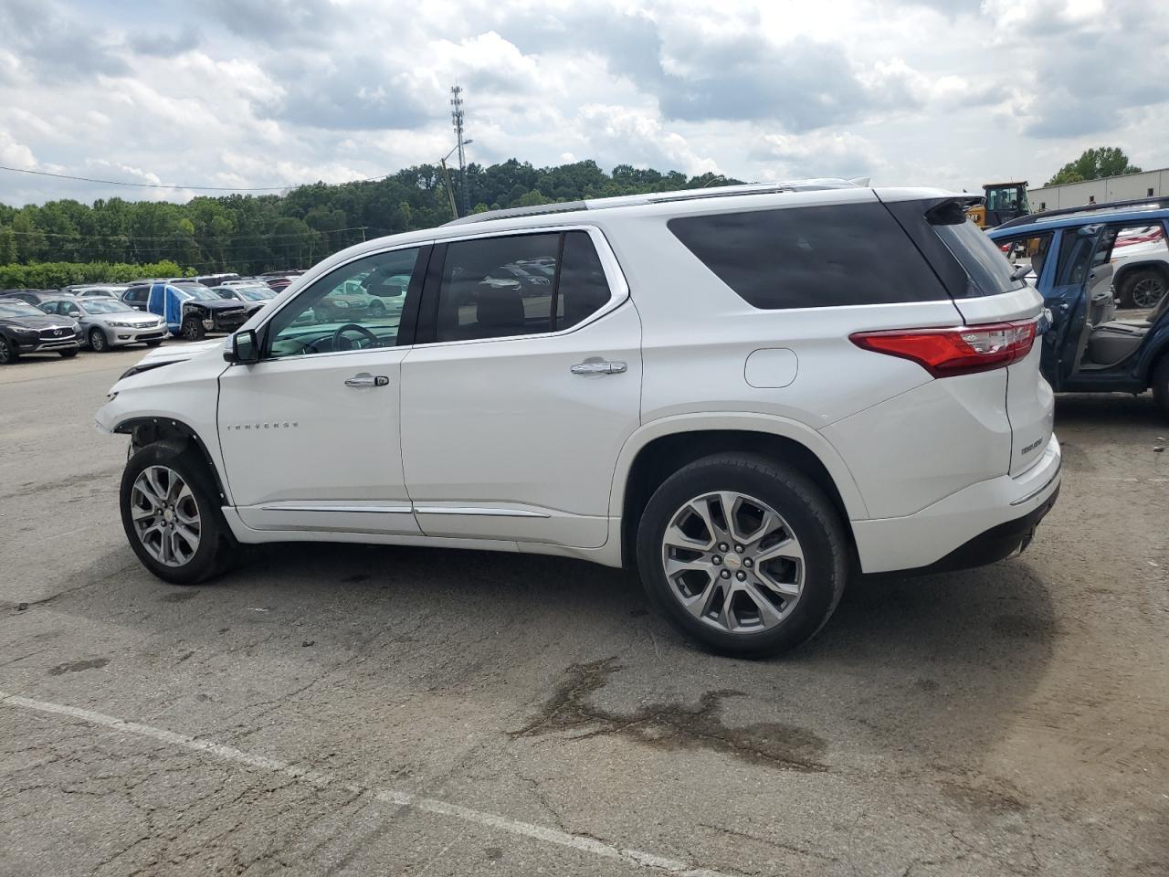 2018 Chevrolet Traverse Premier - Фото 2