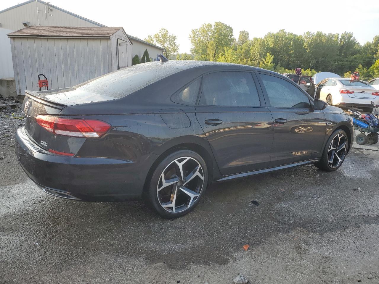 2020 Volkswagen Passat R-Line - Image 3
