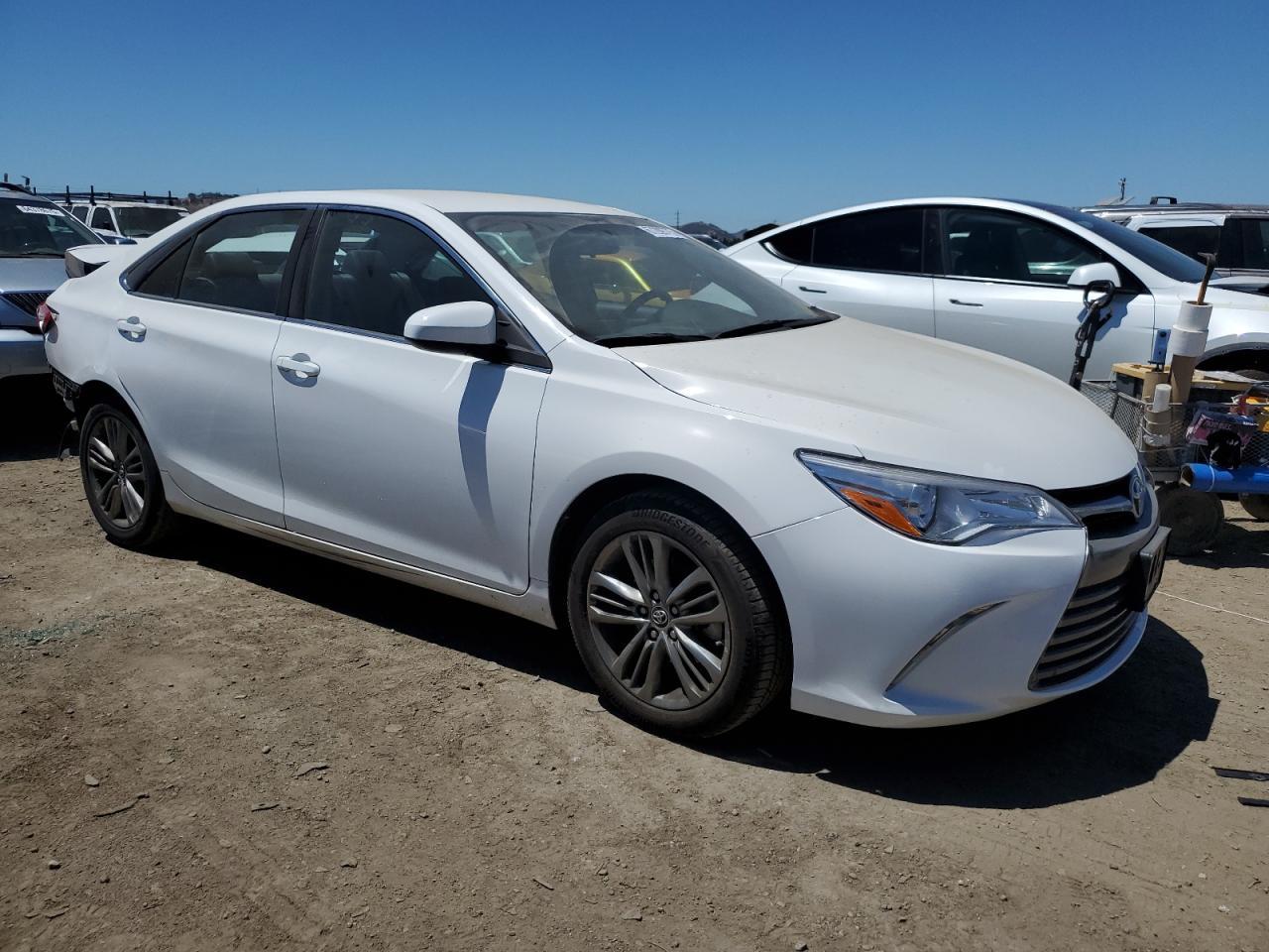 2015 Toyota Camry Le - Фото 4
