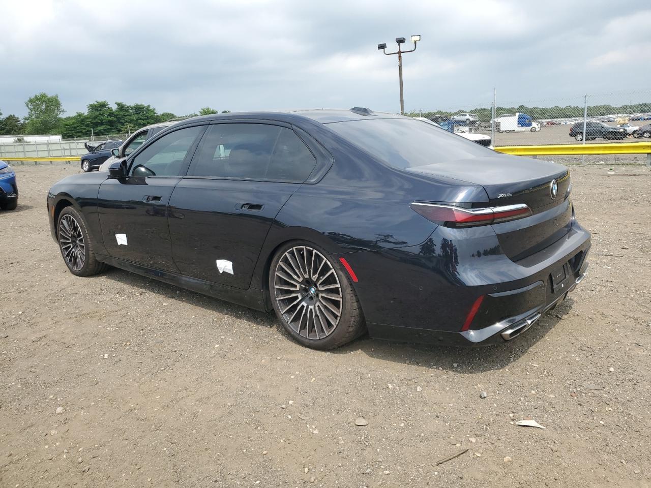 2025 BMW 760 Xi - Фото 2
