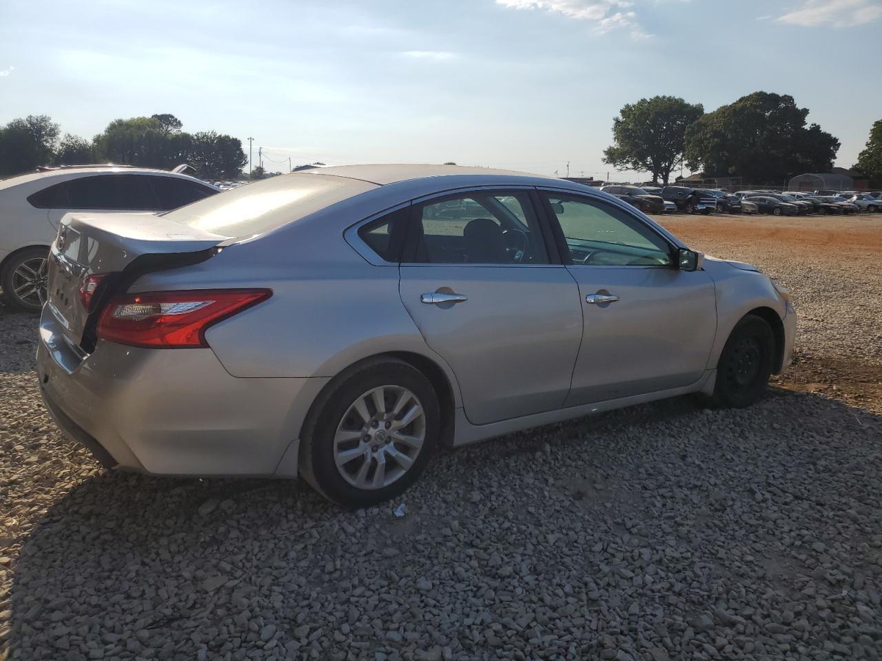2016 Nissan Altima 2.5 - Image 3