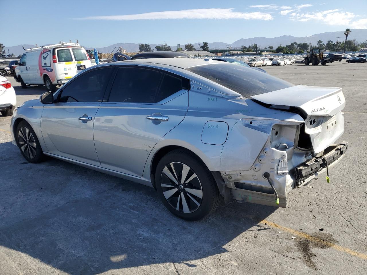 2019 Nissan Altima Sl - Image 2