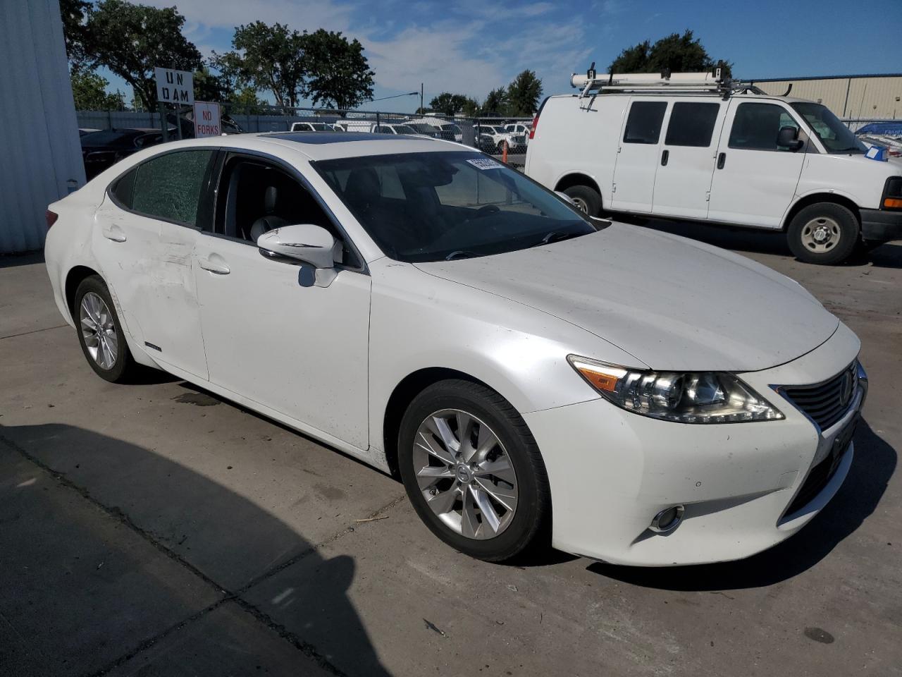 2013 Lexus Es 300H - Фото 4