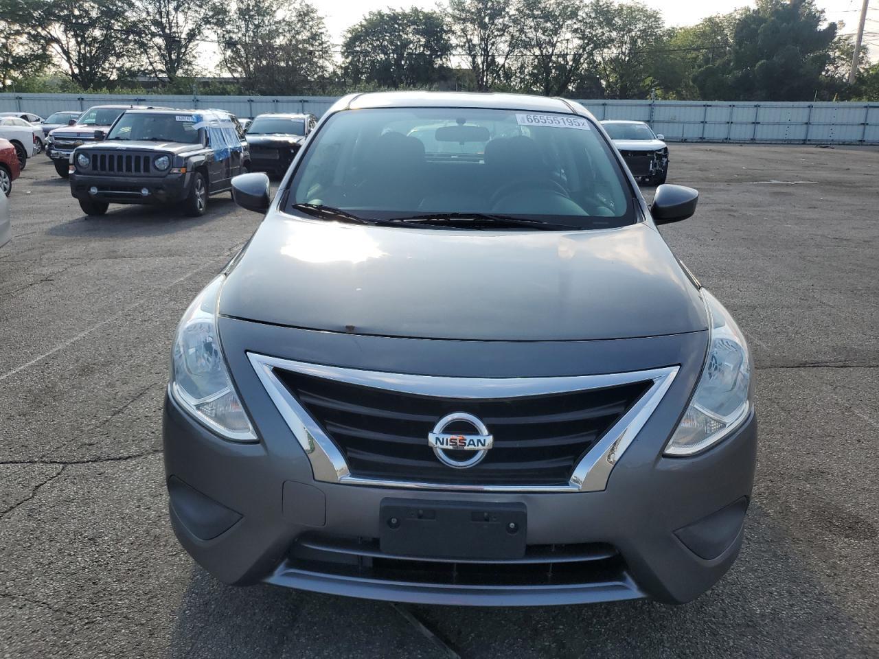 2016 Nissan Versa S - Фото 5
