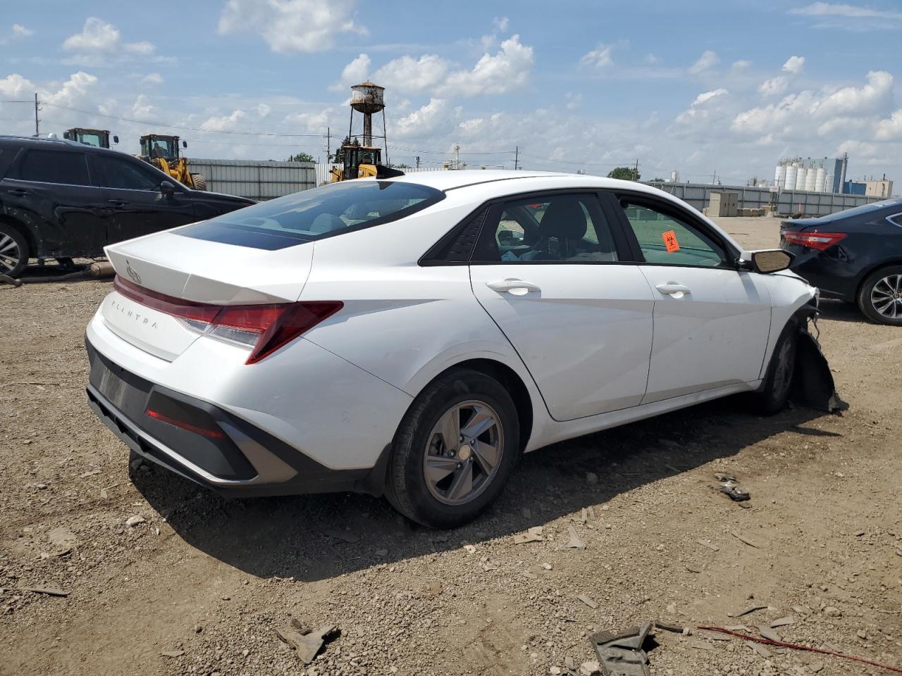 2024 Hyundai Elantra Se - Фото 3