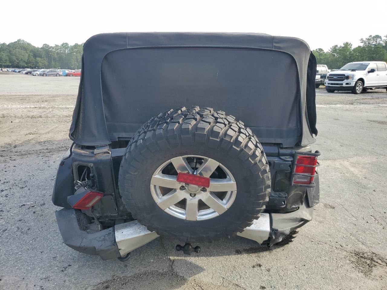 2012 Jeep Wrangler Unlimited Sahara - Фото 6