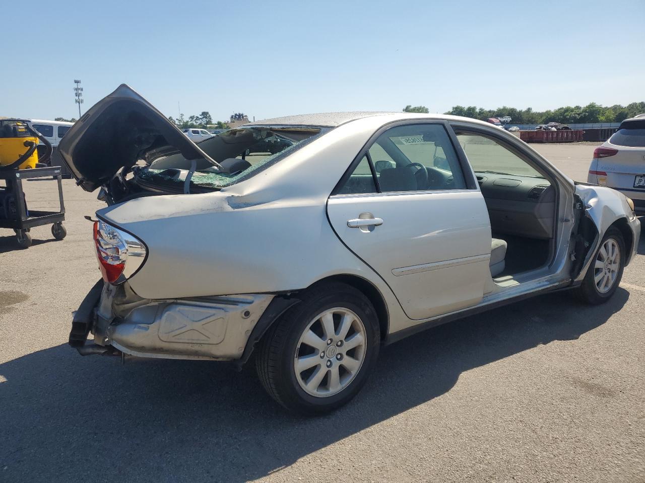 2004 Toyota Camry Le - Image 3