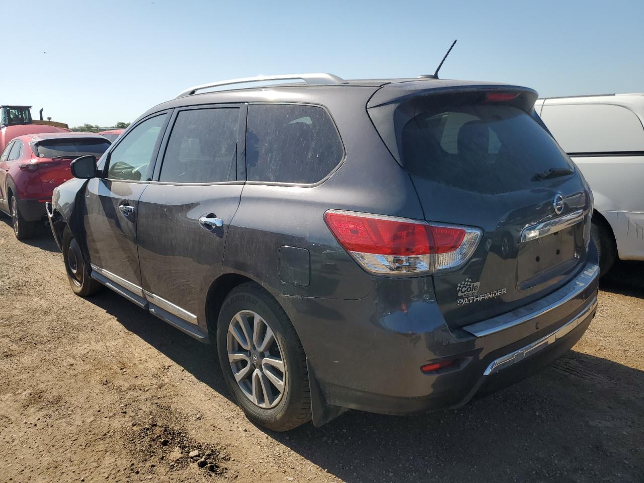 2014 Nissan Pathfinder S - Фото 2
