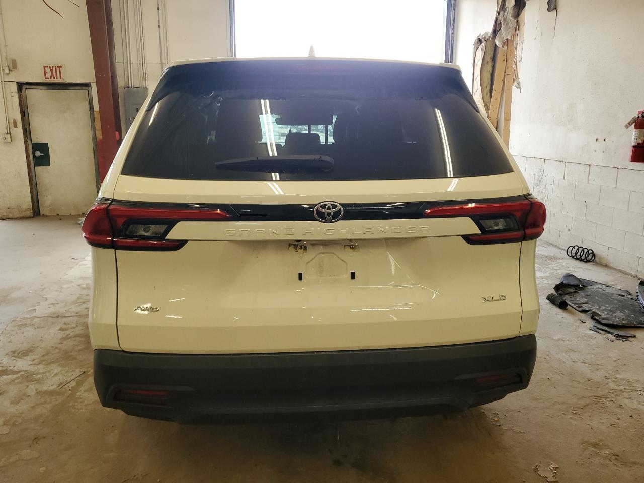 2024 Toyota Grand Highlander Xle - Image 6