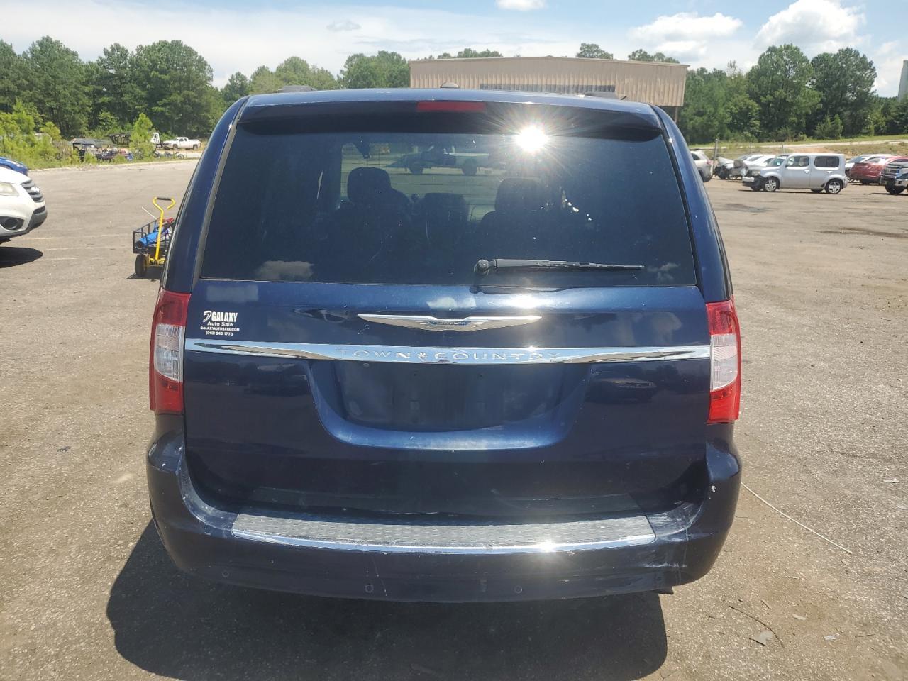 2012 Chrysler Town & Country Touring L - Фото 6