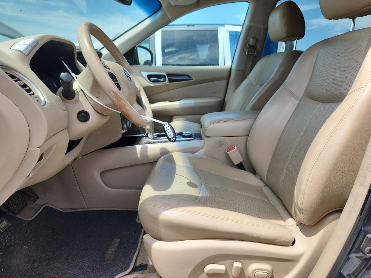2014 Nissan Pathfinder S - Image 7