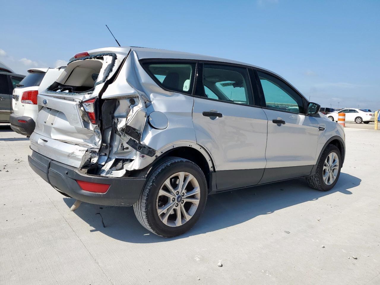 2018 Ford Escape S - Фото 3