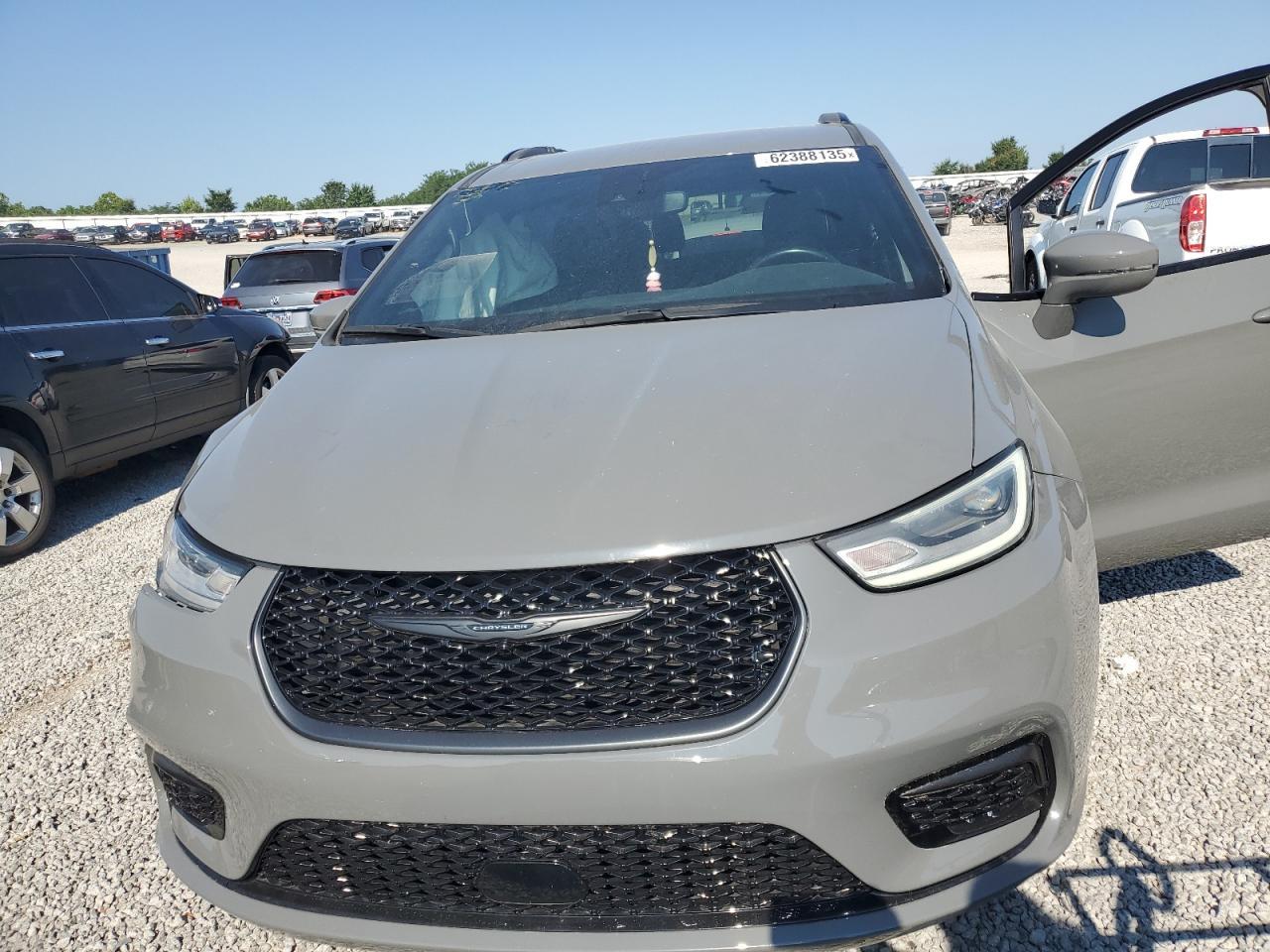 2021 Chrysler Pacifica Touring - Image 5