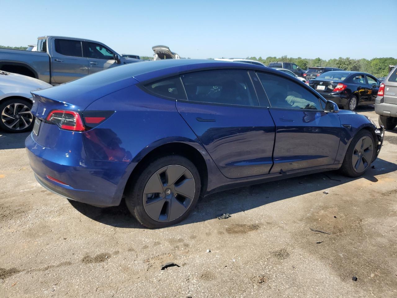 2023 Tesla Model 3 - Фото 3